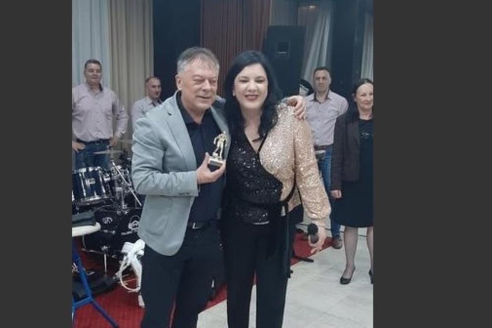 ŽURKA NA DAN ŽENA KAKVU NIKO NIJE OČEKIVAO: Tončev uz ZVEZDU GRANDA LUMPUJE SA DAMAMA! (FOTO)