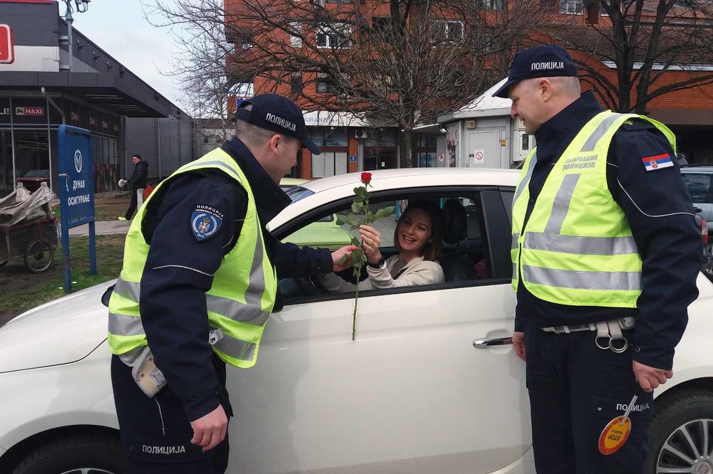 POLICAJCI SU DANAS ZA ŽENE URADILI NEŠTO POSEBNO: Cela Srbija priča o ovom gestu!