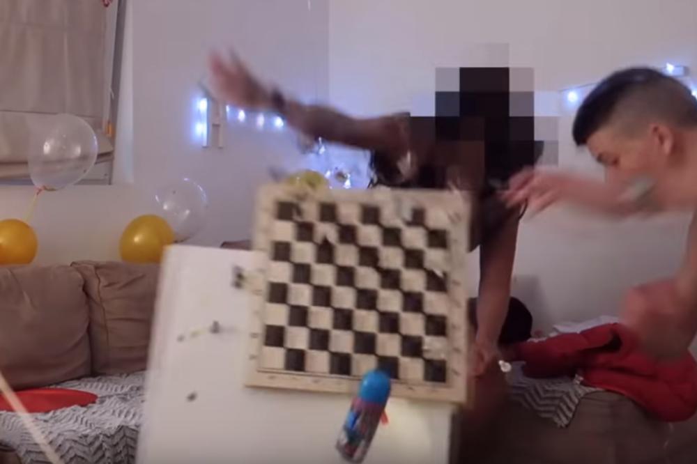 JUTJUBER JANKO PREŠAO GRANICE! Zvao PROSTITUTKU, sve snimao , ona POLUDELA pa počela da RAZBIJA SVE U STANU