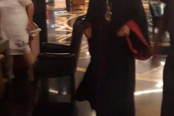 MIRAŠ UHVAĆEN U ŠOPINNGU ZA DAN ŽENA! Zbog ovog snimka, I SRBIJA I CRNA GORA NE PRESTAJU DA BRUJE! (FOTO)