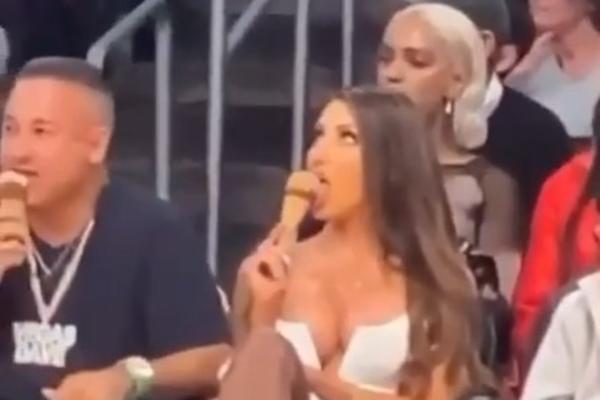 DO GOLE KOŽE: Skinula se poznata voditeljka! Seva na sve strane, ništa nije prepustila mašti! Isplivao i ŠOK SNIMAK