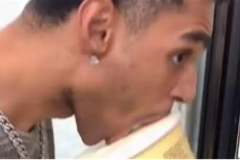 ZBOG LIZANJA ZAVRŠIO U ZATVORU! Ovaj čovek je ušao u supermarket i uradio nešto ODVRATNO (VIDEO)