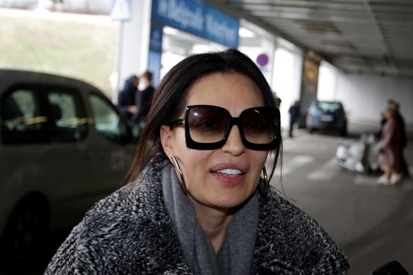 ISPLIVALA NIKAD VIĐENA SLIKA: Ceca u zagrljaju Arkanove majke, niko o ovome nije imao pojma! (FOTO)