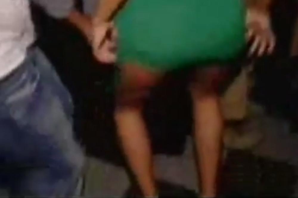 ISPLIVALI RANI RADOVI NIKOLIJE JOVANOVIĆ! GAĆICE NIJE OBUKLA, TEK ŠTA JOJ RADI SUMNJIVI MUŠKARAC: Svi gledaju guzu!