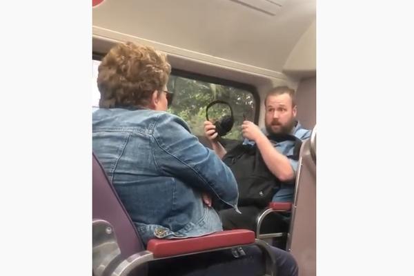 ŽENA SE ZAKAŠLJALA, MUŠKARAC PORED NJE ODMAH JE POLUDEO: Šok SVAĐA iz gradskog prevoza u doba KORONAVIRUSA (VIDEO)