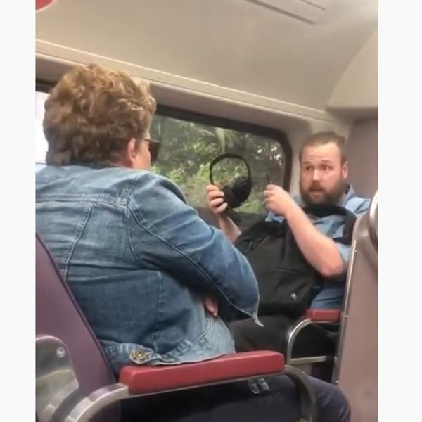 ŽENA SE ZAKAŠLJALA, MUŠKARAC PORED NJE ODMAH JE POLUDEO: Šok SVAĐA iz gradskog prevoza u doba KORONAVIRUSA (VIDEO)