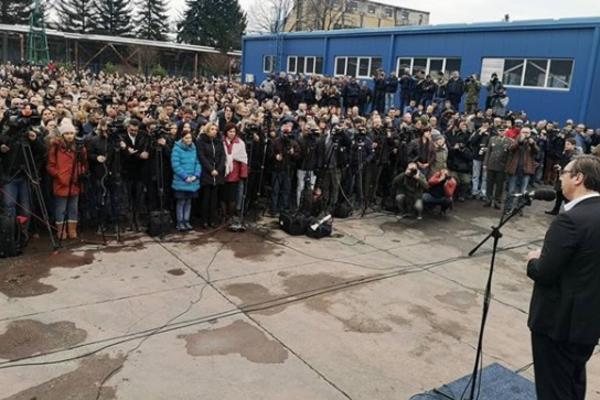 VUČIĆ U KRUŠIKU: Nećete imati PROBLEMA sa POSLOM I PLATAMA, SAMO POMOZITE DRŽAVI! (UŽIVO)