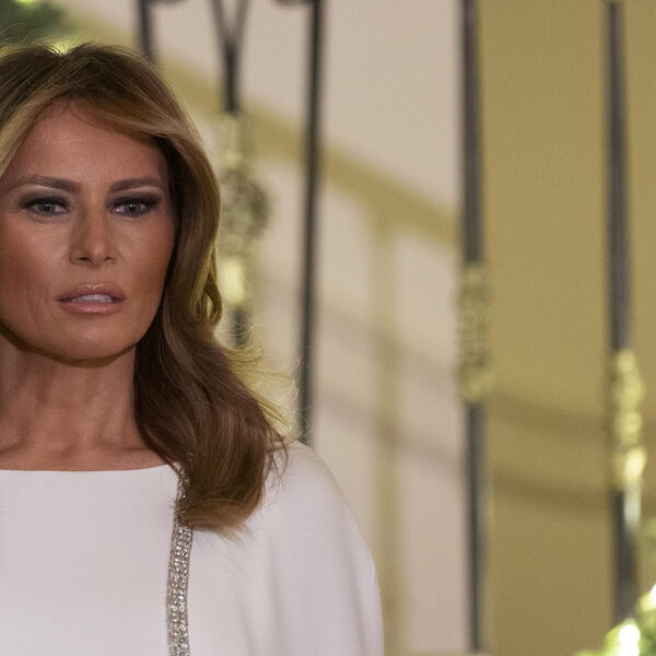 CELA AMERIKA BESNA NA MELANIJU ZBOG OVE FOTOGRAFIJE: Dok se VIRUS širi zemljom, evo šta ona radi u BELOJ KUĆI!