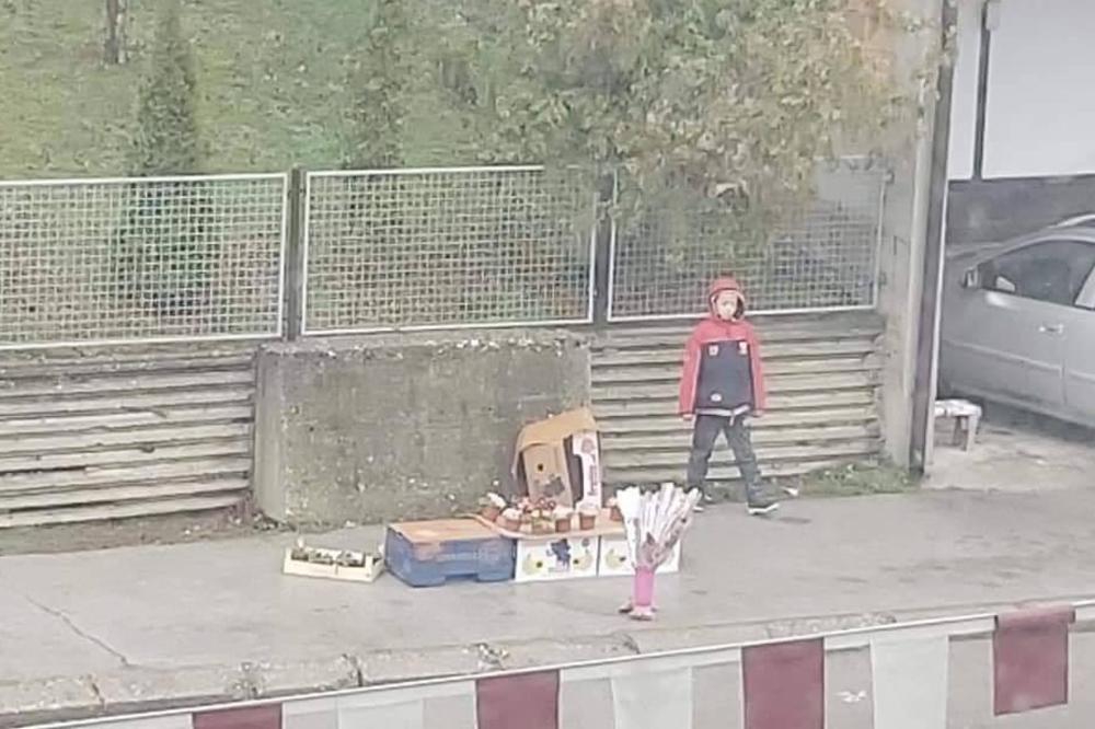 OVO JE NAJTUŽNIJI PRIZOR SNIMLJEN 8. MARTA U SRBIJI: O ovom dečaku iz Šapca otkrivena je STRAŠNA ISTINA (FOTO)