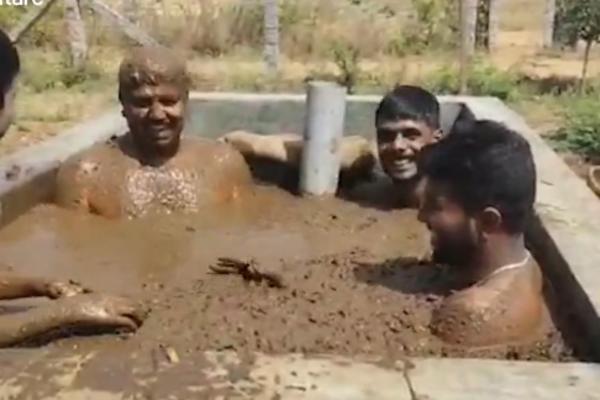 OVAKO SE NEKI INDIJCI ŠTITE OD KORONAVIRSA: Kada vidite u čemu se kupaju, POZLIĆE VAM (VIDEO)