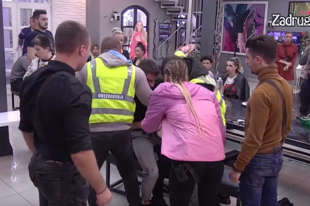 TRESE SE ZADRUGA! VELIKI SUKOB MARKA I MENSURA! Gurali se, otimali i bacali hranu -OBEZBEĐENJE ULETELO!