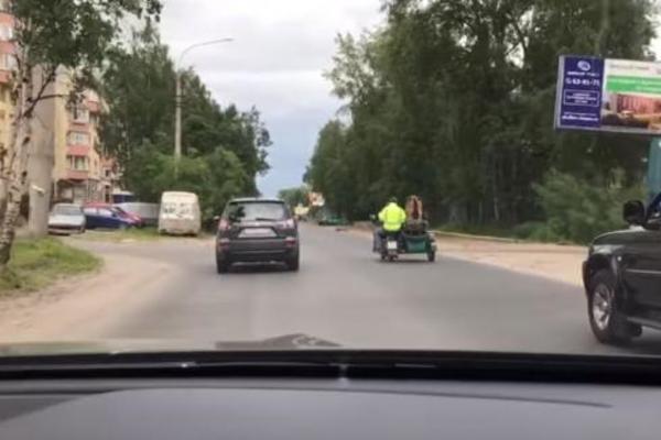 VOZI BAJA SA 3 PROMILA ALKOHOLA U KRVI, PA GA ZAUSTAVI POLICIJA: Bahati vozač uhvaćen u Blacu