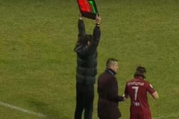 VELIKI SKANDAL U RUMUNIJI: Petresku pljunuo po rumunskom fudbalu u 25. sekundi utakmice!