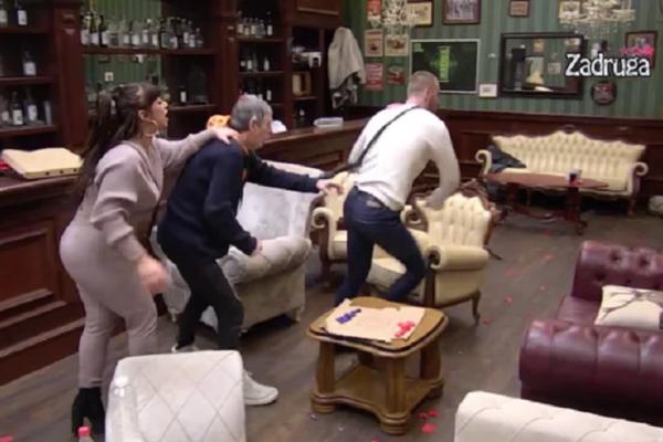 MENSUR SAZNAO DA MINA MUVA LUKU! Polomio sve u KUĆI, PLAKAO kao DETE u ZATVORU dok je ona TURPIJALA NOKTE