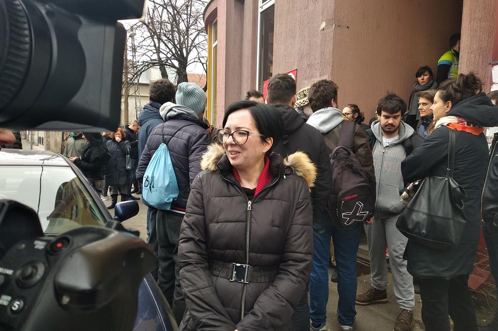 OVO JE ISCRPLJUJUĆE! Da nije bilo svih ovih ljudi, ja bih sada bila na ULICI! SPREČENO ISELJENJE SAMOHRANE MAJKE