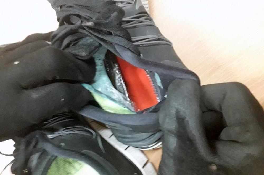 LIK STAVIO HAŠIŠ U PATIKU, I MISLIO DA ĆE PREĆI PREKO GRANICE: Srpski carinici su ga provalili IAKO JE SVE PORICAO