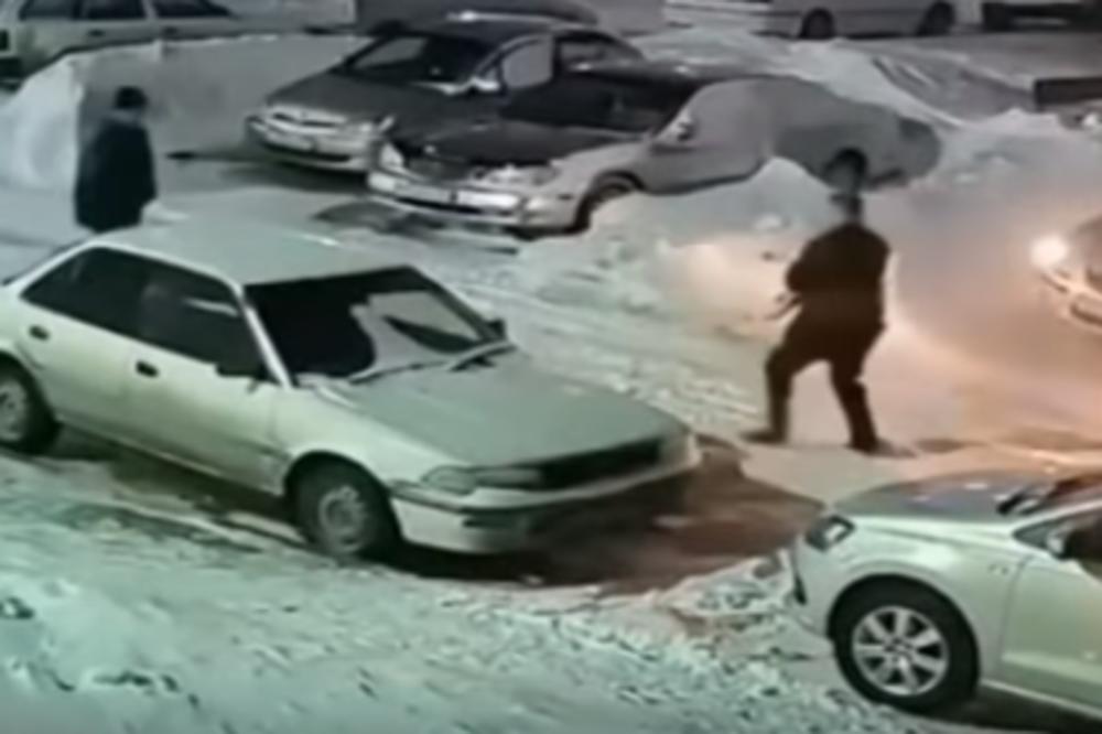 SNIMLJEN RUSKI TERMINATOR: Zapucao je KALAŠNJIKOVIM na njega, ali ovo NIJE OČEKIVAO (VIDEO)