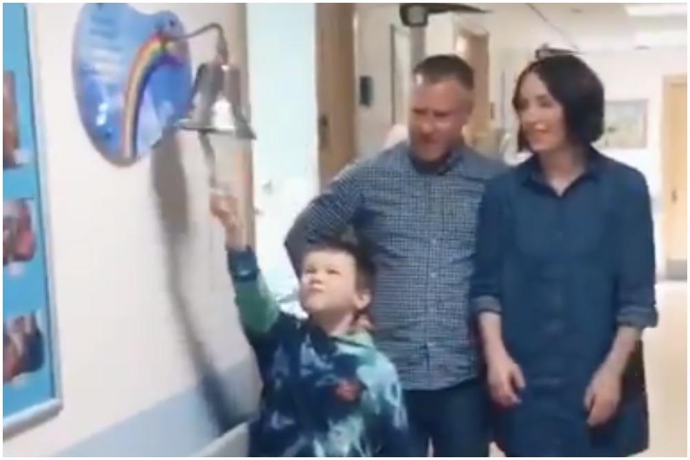 MAJCI I SINU SU U ISTO VREME OTKRILI RAK! Četiri godine kasnije SE DESILO NEŠTO ŠTO NIKO NIJE OČEKIVAO! (VIDEO)