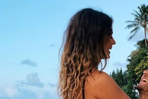 ISPLIVALA ANASTASIJINA ŠOKANTNA FOTKA: Naskočila na dečka, SEVNULA TANGA sve u 16!