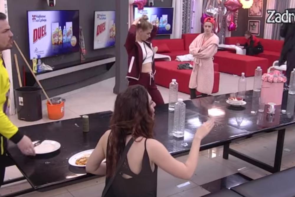 OTKRIVENA NAJVEĆA TAJNA ZADRUGE 3: Učesnik POTVRDIO da je Vladimir Tomović imao SE*S sa NJOM u IZOLACIJI!