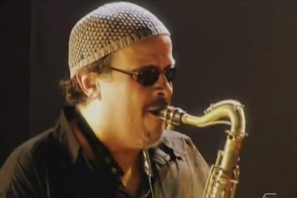 ČUVENI MUZIČAR UMRO OD KORONAVIRUSA: Svet se oprašta od Marsela Peralte! (VIDEO)