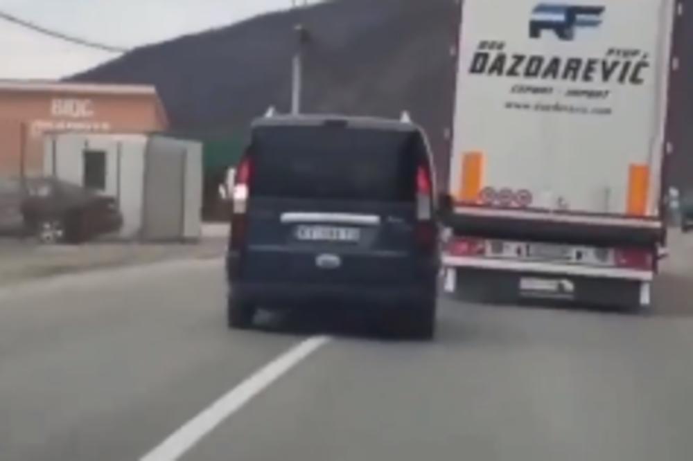 SNIMLJENA NAJVEĆA BUDALA U SRBIJI! Pogledajte gde on pretiče, i kako! (VIDEO)
