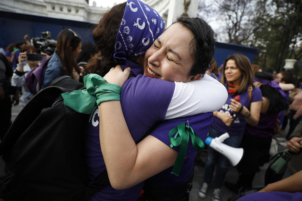 35 MILIONA MEKSIKANKI SPROVELO ŠTRAJK VREDAN DIVLJENJA: Snažna poruka za žene i devojčice širom sveta! (VIDEO)
