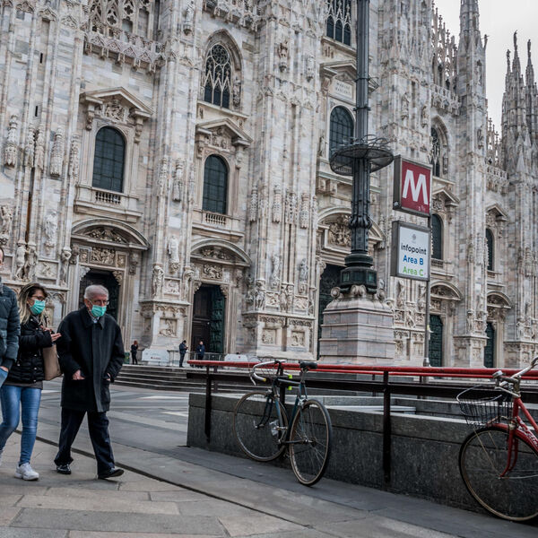 PAR U MILANU KAŽNJEN SA 400 EVRA: Uhvatili su ih kako rade OVO, od sada ne sme da se radi ova NAJPRIRODNIJA STVAR