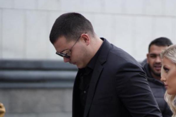 STEFAN NIJE DOŠAO NA KRŠTENJE BRATANCA, VIKTOR POKAZAO NOVU DEVOJKU: Ovako izgledaju Živojinovići NA KRŠTENJU!