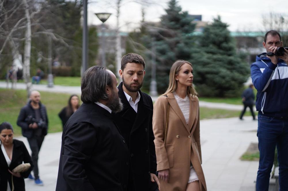 SVI MISLILI DA NEĆE DOĆI NA KRŠTENJE, EVO KO MU PRAVI DRUŠTVO: Stefan Živojinović se IPAK POJAVIO (FOTO)