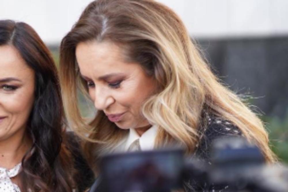 FILIPOVA MAMA ZAPLAKALA NA KRŠTENJU! PRIJINA MAJKA PRIŠLA DA JE ZAGRLI: Suze radosnice ispred hrama!