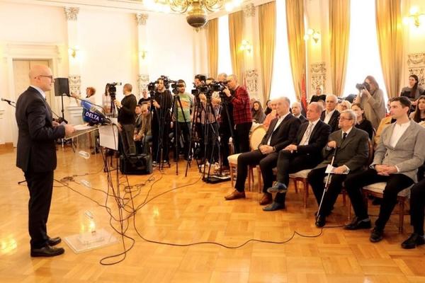 ANTIĆEVI DANI U GRADSKOJ KUĆI NOVOG SADA! Vučević: Ovde će sve uvek podsećati na Miku!