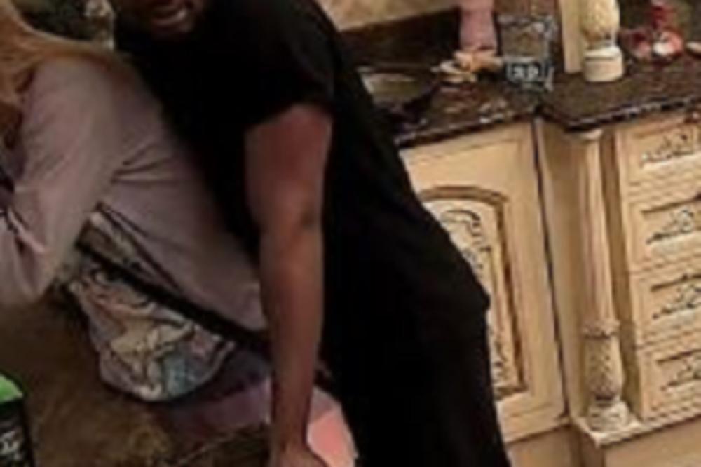 NAJPERVERZNIJA SCENA U NAŠEM RIJALITIJU! Crnac joj prišao sa leđa i počeo da radi OVO! Nije se bunila - UŽIVALA