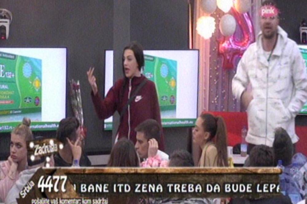 Tara: Razbiću ti... Maja: Možeš da razbiješ ku**icama što su te vaspitale!