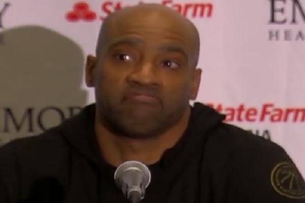 KORONAVIRUS STAVIO TAČKU NA KARIJERU VINSA KARTERA: Posle meča priča da je sve OK, ali pogledajte samo te suzne oči