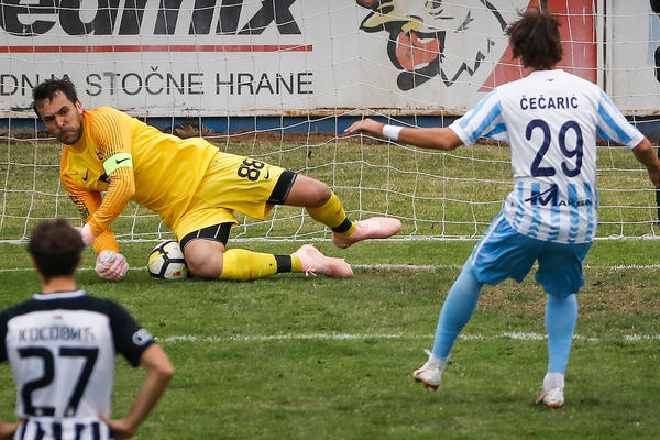 SRPSKI FUDBALER I KORONA - RUKU POD RUKU: Igra na poziciji napadača i nastupa za najpopularniji klub na svetu!