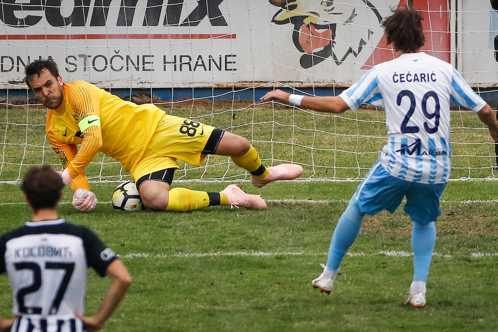 SRPSKI FUDBALER I KORONA - RUKU POD RUKU: Igra na poziciji napadača i nastupa za najpopularniji klub na svetu!