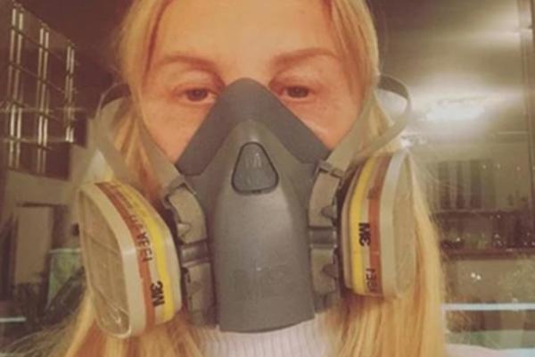 SVI UZNEMIRENI, VERICA RAKOČEVIĆ OBJAVILA SLIKU, REKLA OVO O KORONAVIRUSU: Zelena gas maska, zabrinuto saopštila...