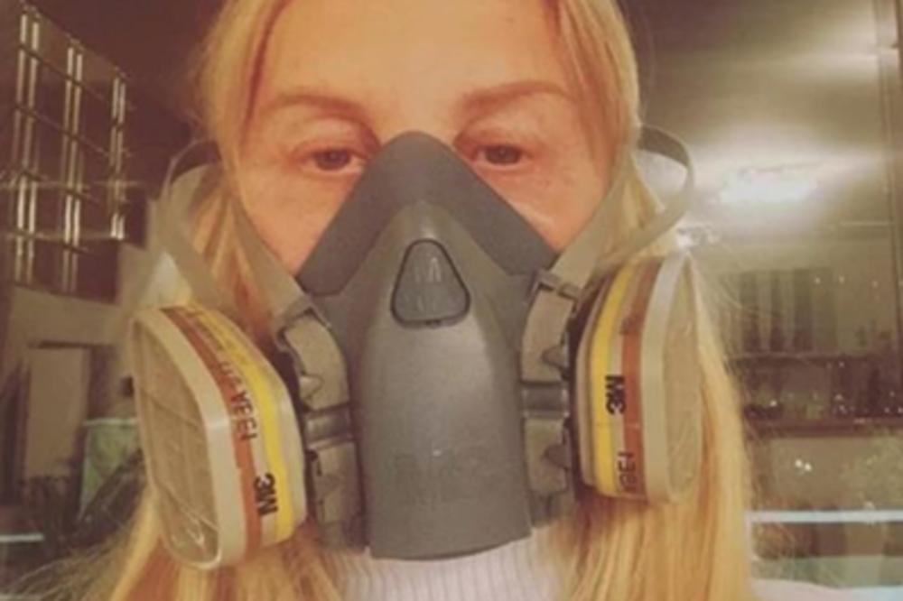 SVI UZNEMIRENI, VERICA RAKOČEVIĆ OBJAVILA SLIKU, REKLA OVO O KORONAVIRUSU: Zelena gas maska, zabrinuto saopštila...