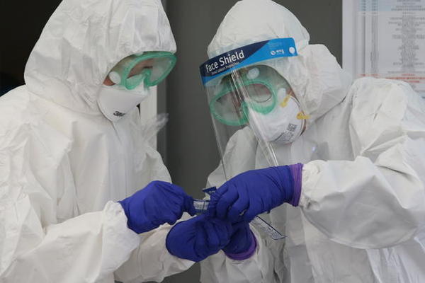 POZNATO KADA STIŽE VAKCINA PROTIV KORONAVIRUSA: Navijači ga mrze, ali on će spasiti planetu!