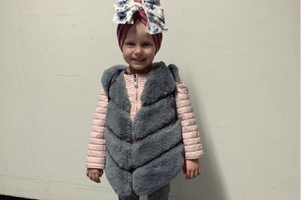 HELENINA SLIKA RASTUŽILA CELU SRBIJU: Sredstva za lečenje zlatokose lavice već su pri kraju, POMOZIMO!