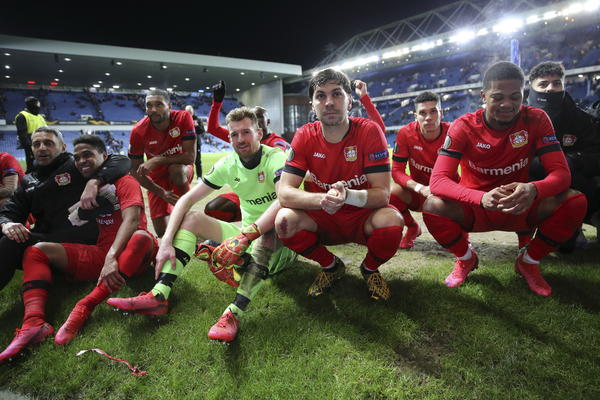 BAJER I ŠAHTJOR ODRADILI POSAO U GOSTIMA: U Volfzbzurgu se mašili penali, Olimpijakos nije izdržao s desetoricom!