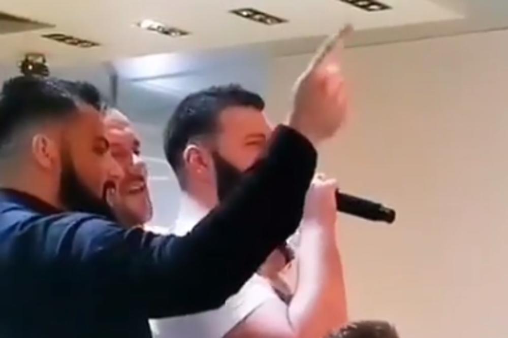 NAŠEG NARODNOG PEVAČA NA SVADBI DOK JE PEVAO GOST ZGRABIO ZA VRAT: Dao mu 50 evra i onda se IŽIVLJAVAO nad njim!?