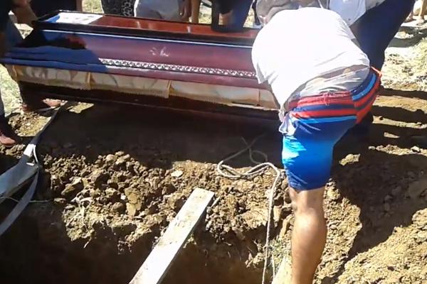 U SRBIJI MERE PREDOSTROŽNOSTI I NA GROBLJIMA: Na sahrane može SAMO PORODICA?