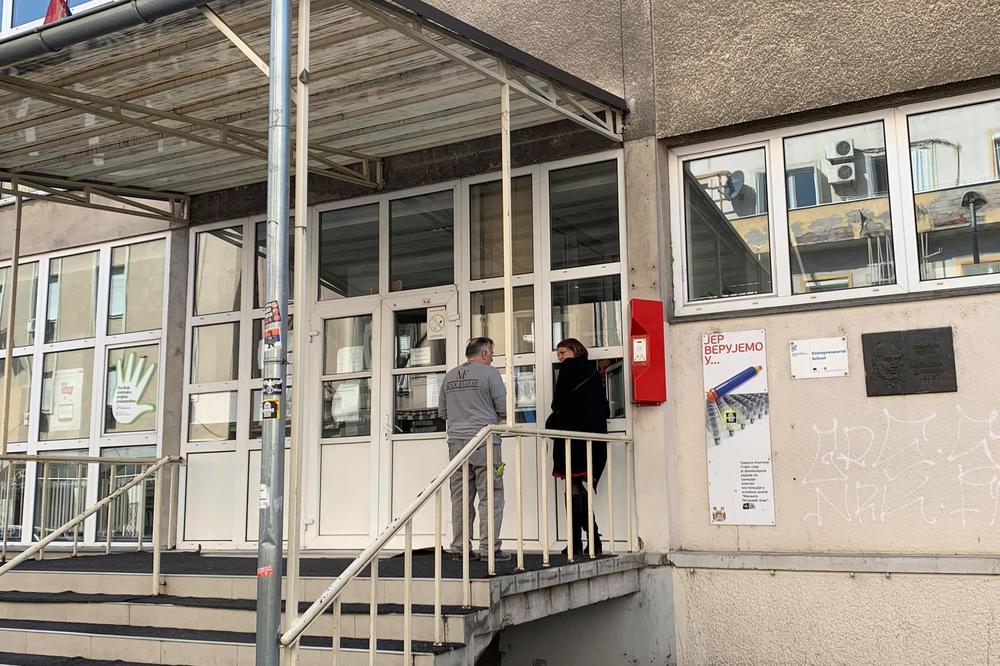 VANDAL UPAO U NOVOSADSKU OSNOVNU ŠKOLU: Haos ostavio iza sebe, OBEZBEĐENJE ZANEMELO