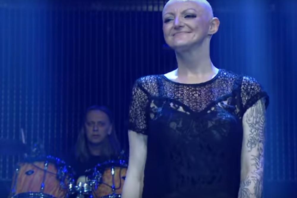 PRETUŽAN PRIZOR! PEVAČICA JEDVA STOJI NA NOGAMA, IZGUBILA KILAŽU: Isplivao poslednji snimak Done Ares PRED SMRT