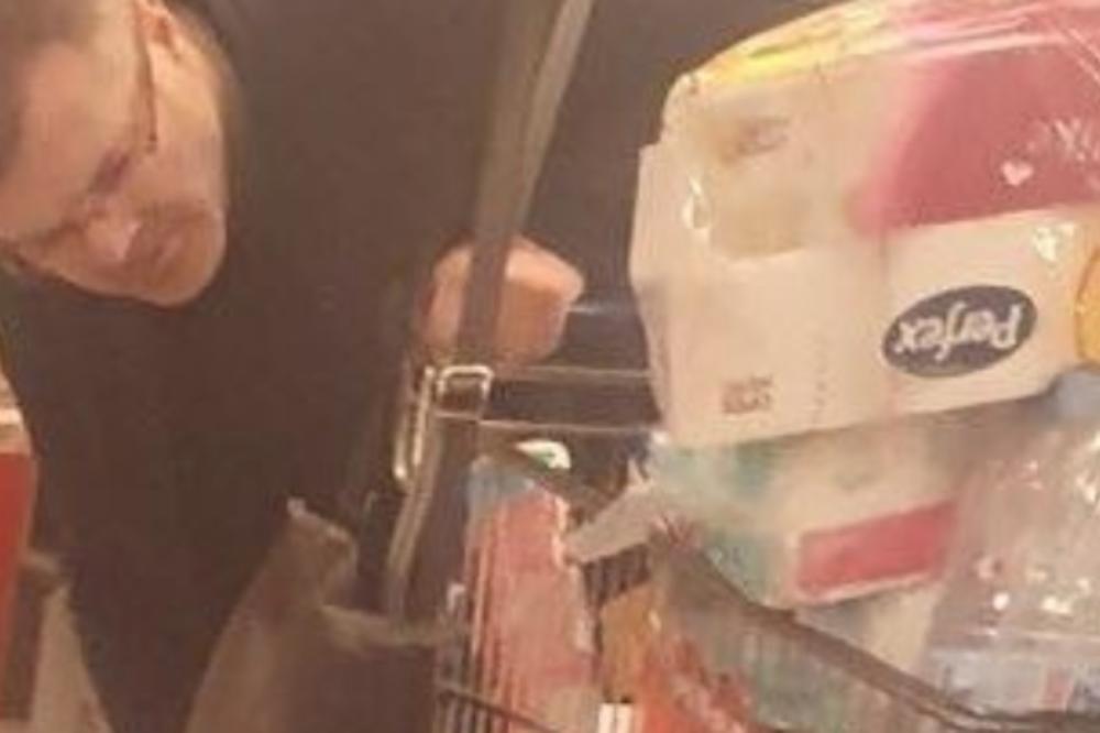 IGOR BEČIĆ SNIMLJEN KAKO PRAZNI RAFOVE PRODAVNICA I PUNI KOLICA! Pozvali smo ga i pitali O ČEMU JE REČ (FOTO)