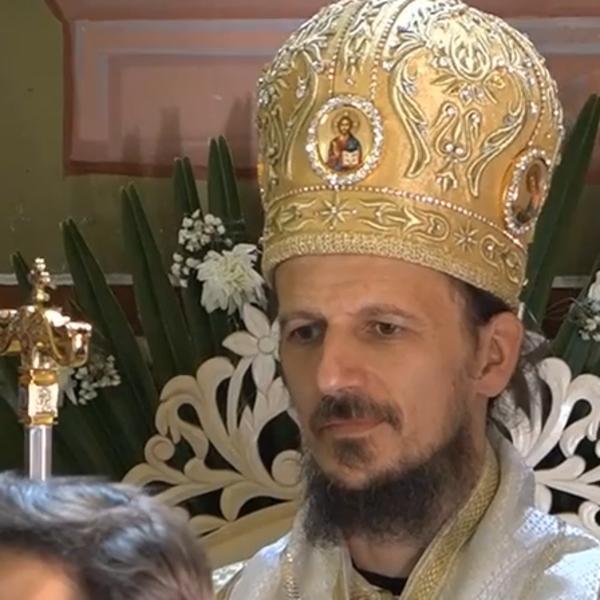 NE CELIVAJTE IKONE, NE LJUBITE RUKE SVEŠTENIKU: Vladika Dimitrije objavio savete za Bogosluženja u vreme korone