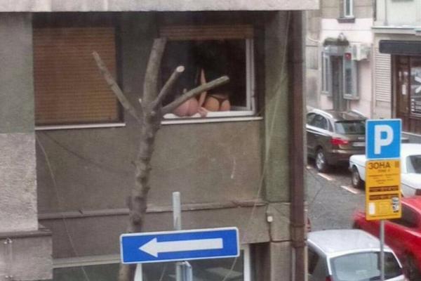 GOLOGUZE BEOGRAĐANKE SE BORE PROTIV KORONA VIRUSA: Poslušale savete i PROVETRAVAJU STAN (FOTO)