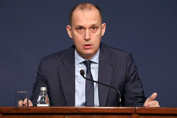 STIŽE NAJBEZBEDNIJE REŠENJE ZA JAVNI PREVOZ U SRBIJI: Ministar zdravlja poručio jedno